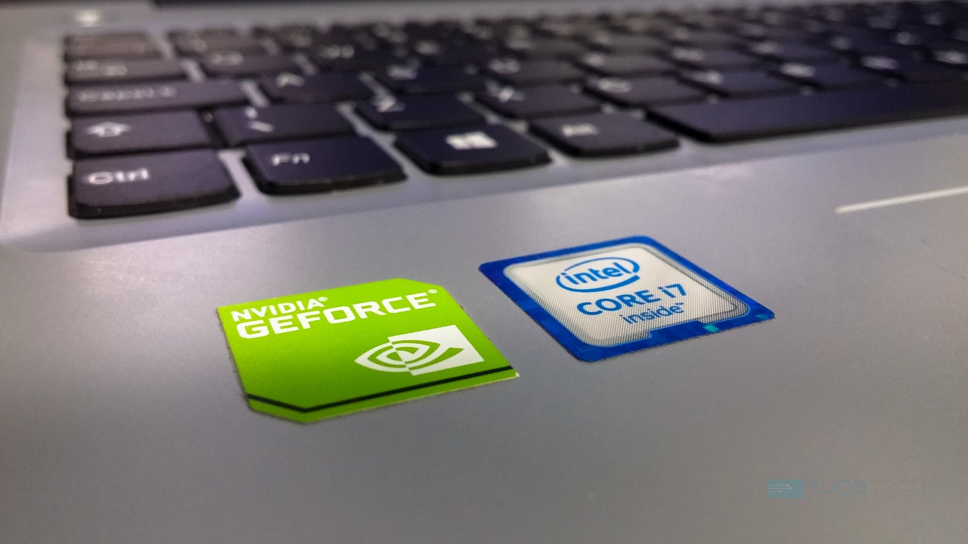 Nvidia portátil com logo da empresa