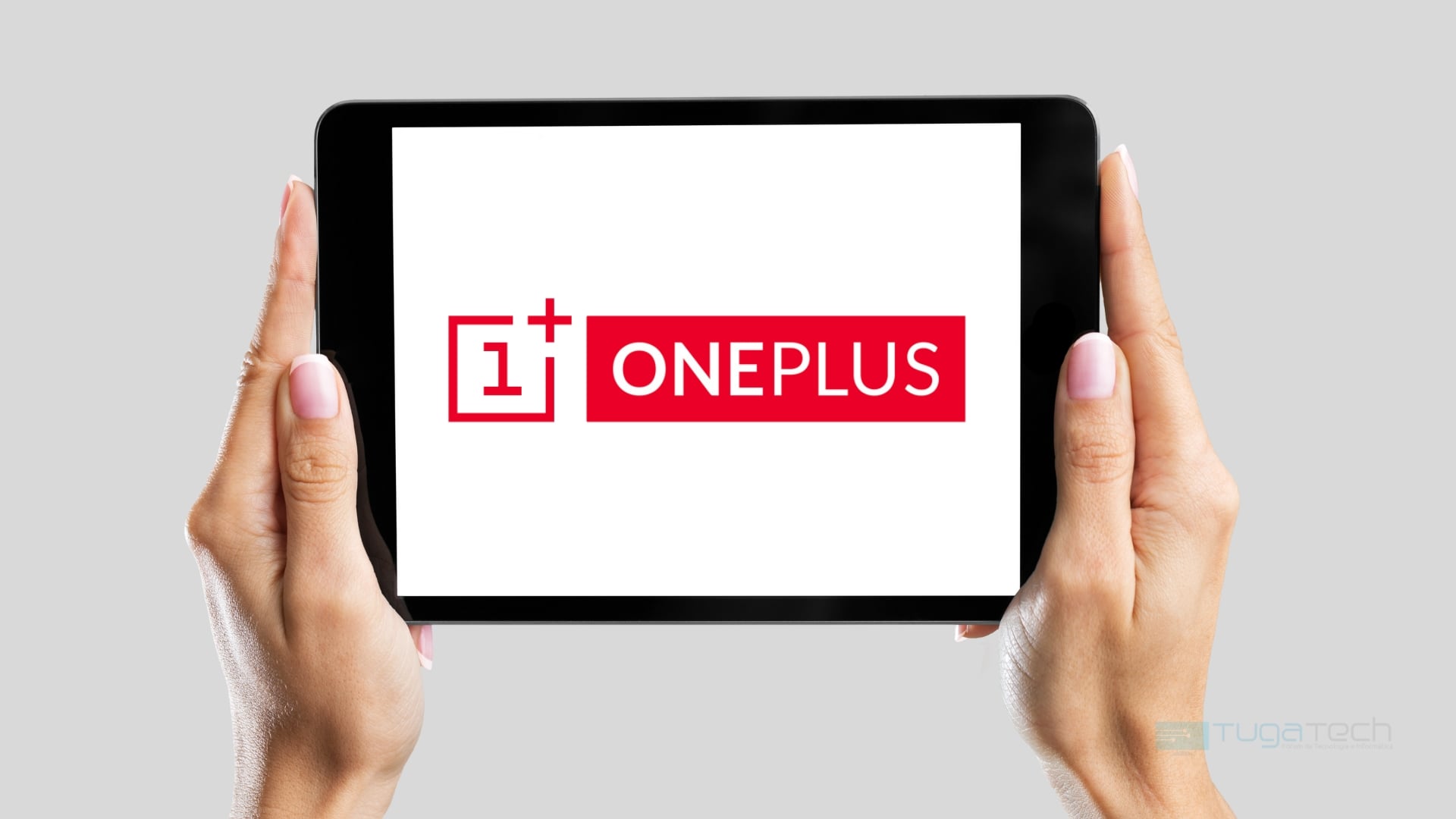 OnePlus sobre um tablet