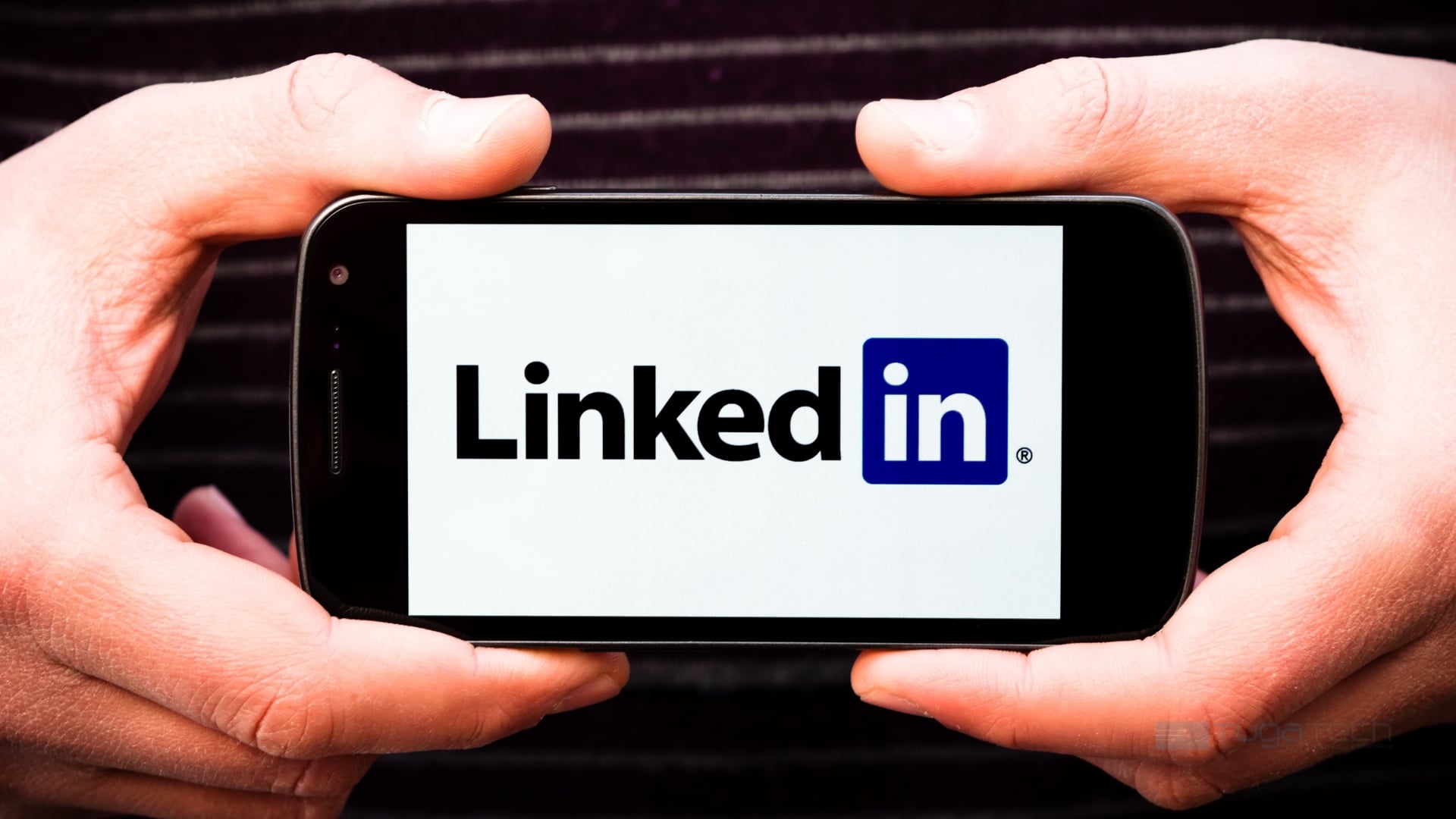 LinkedIn sobre smartphone