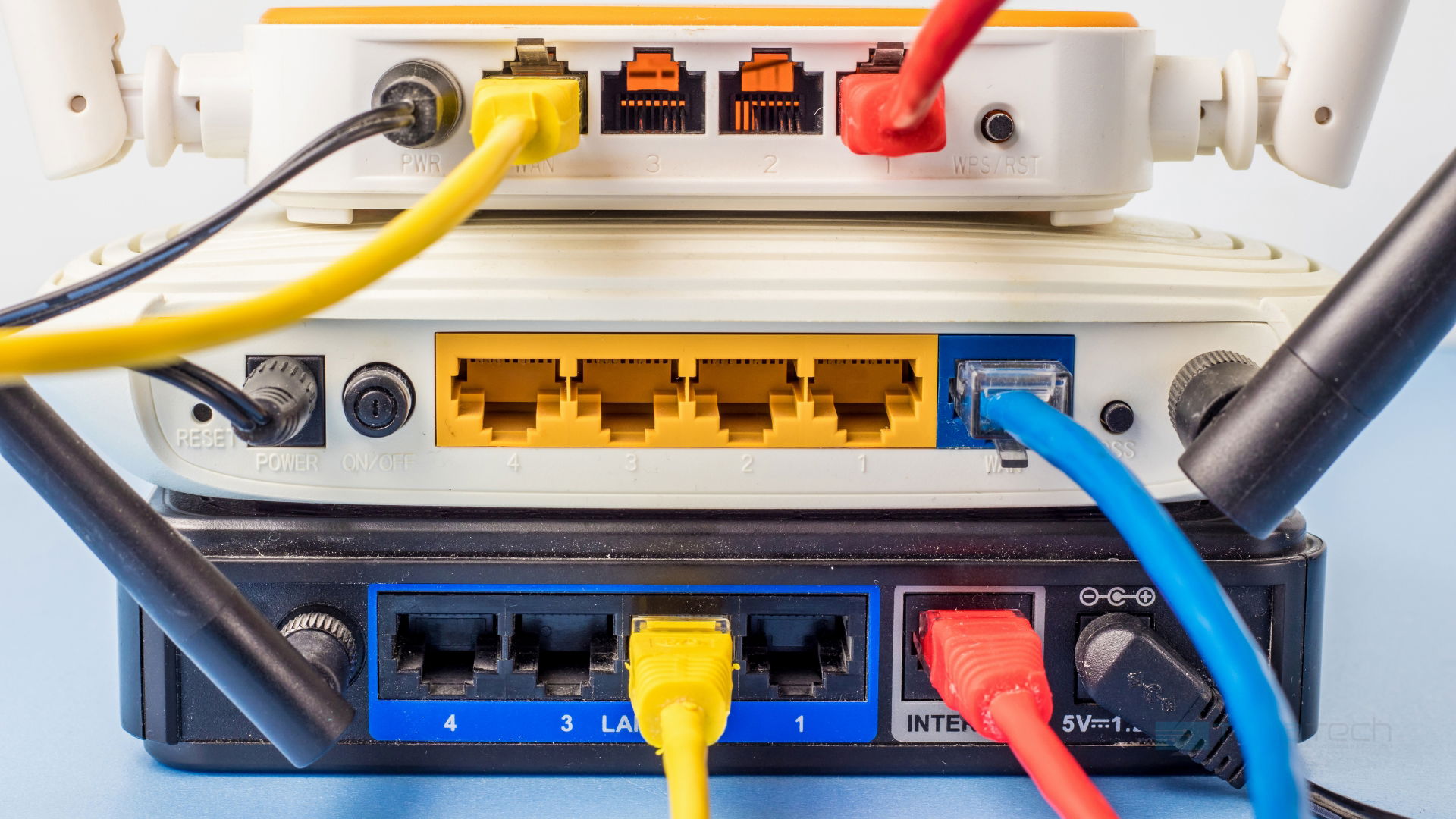 routers com cabos ligados