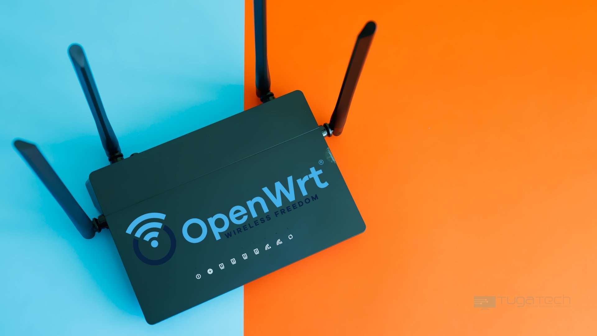 OpenWrt router sobre mesa