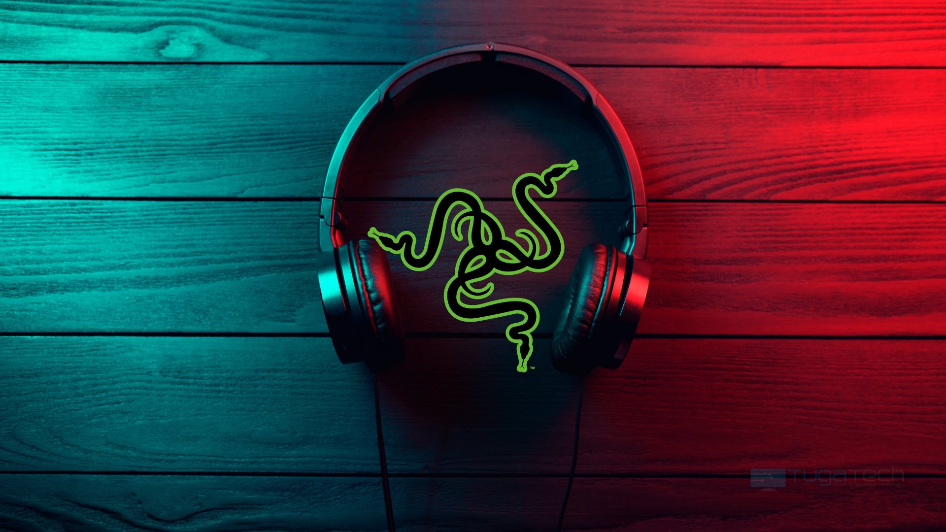 headphones com logo da Razer