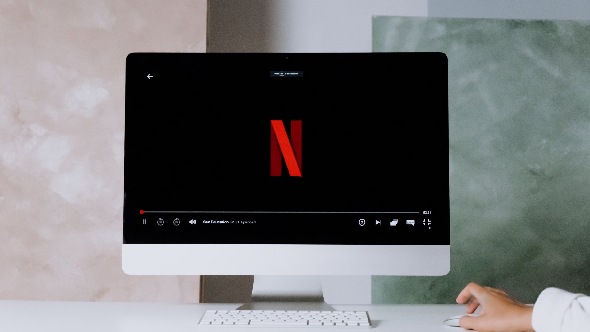 Netflix logo em ecrã de computador