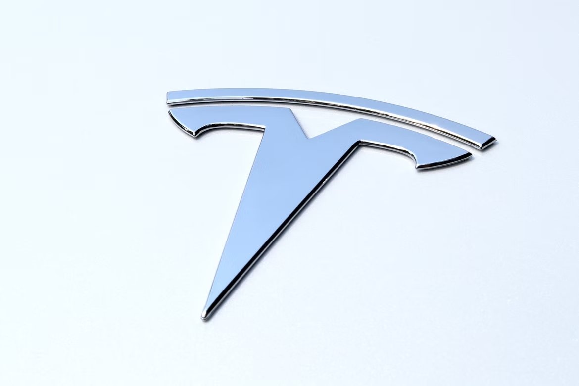 Tesla logo dos veiculos