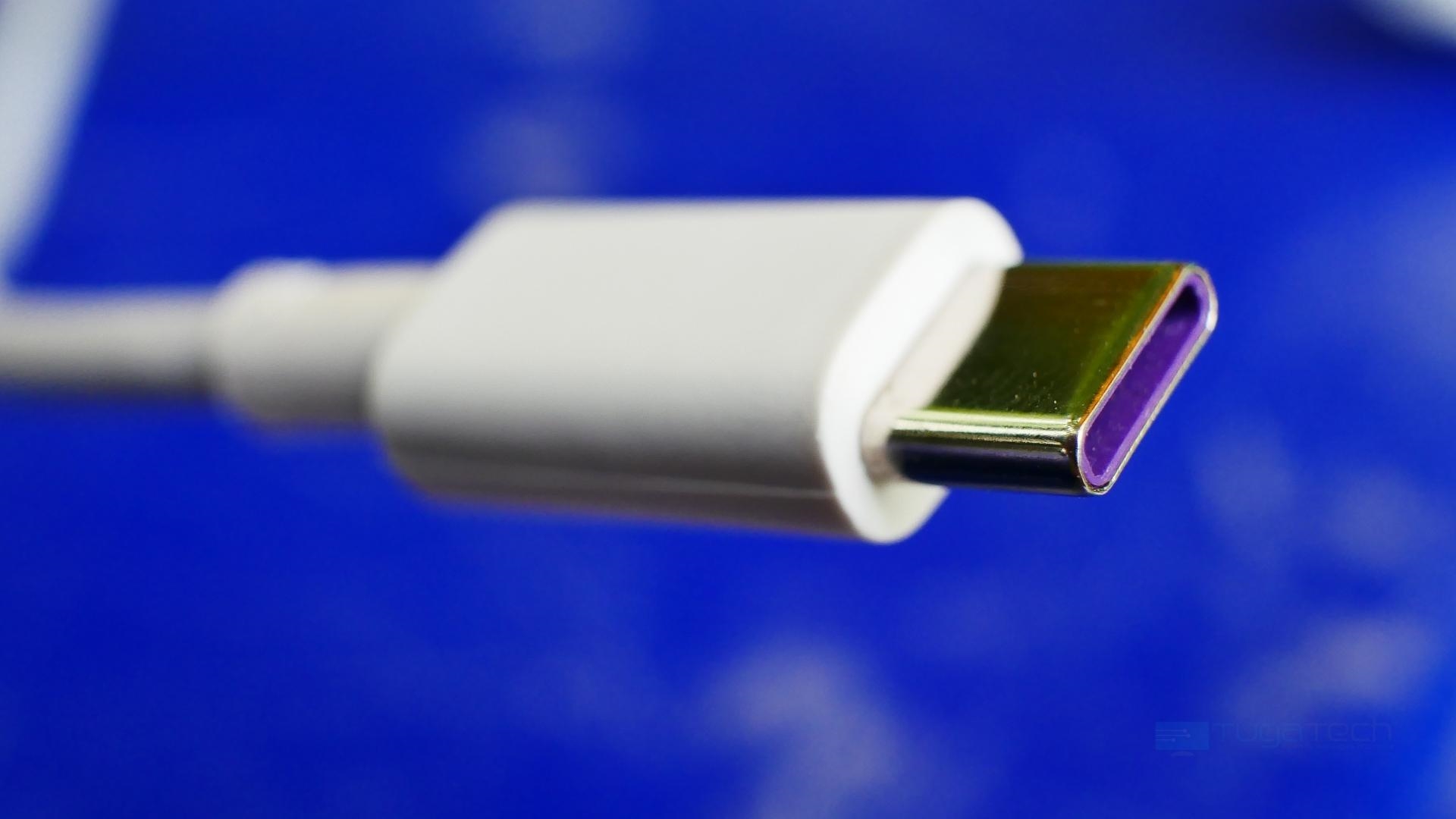 entrada USB-C em cabo