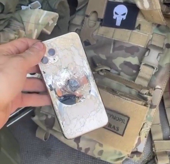 iPhone com bala ucrânia