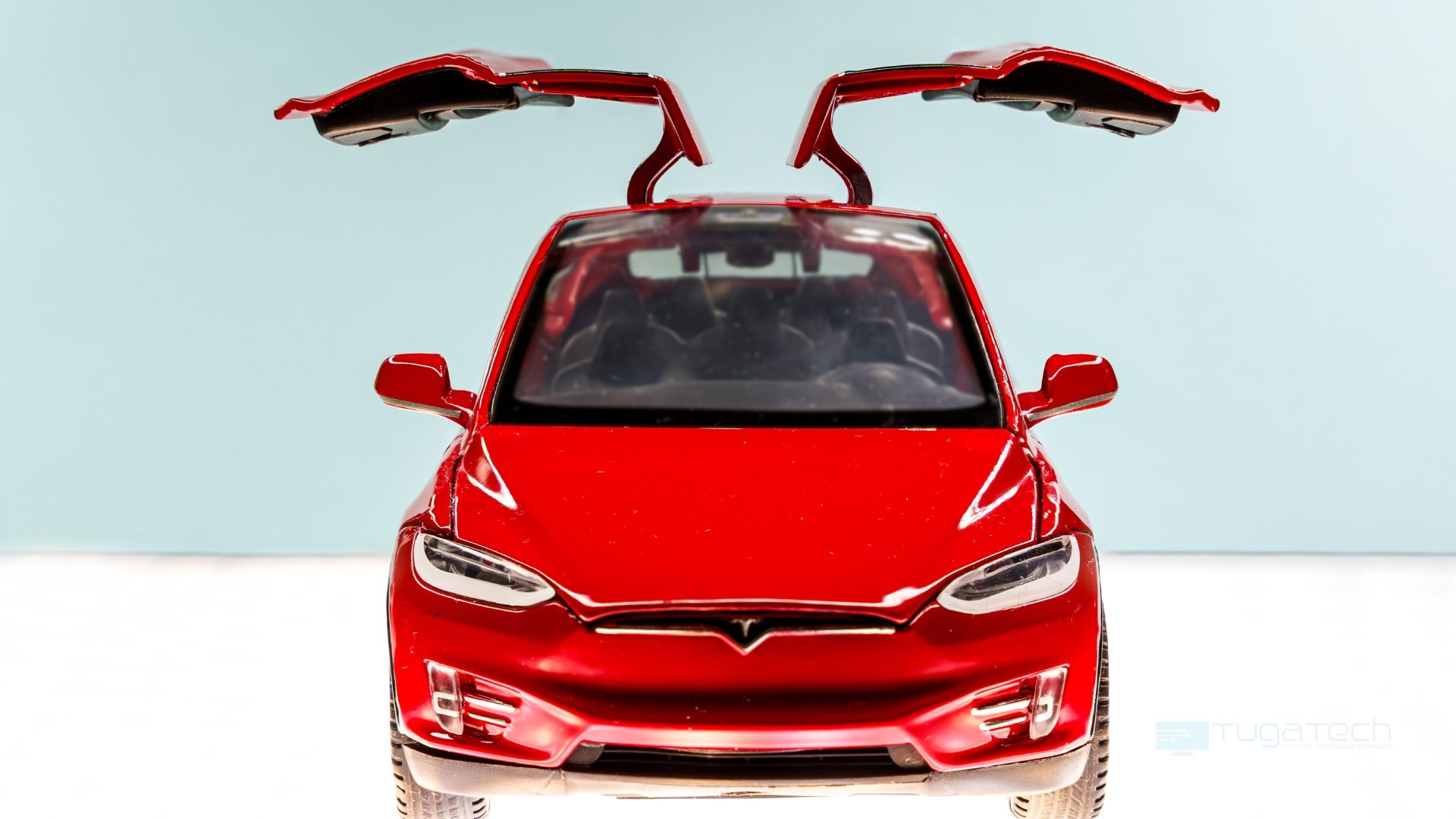 Tesla carro portas abertas