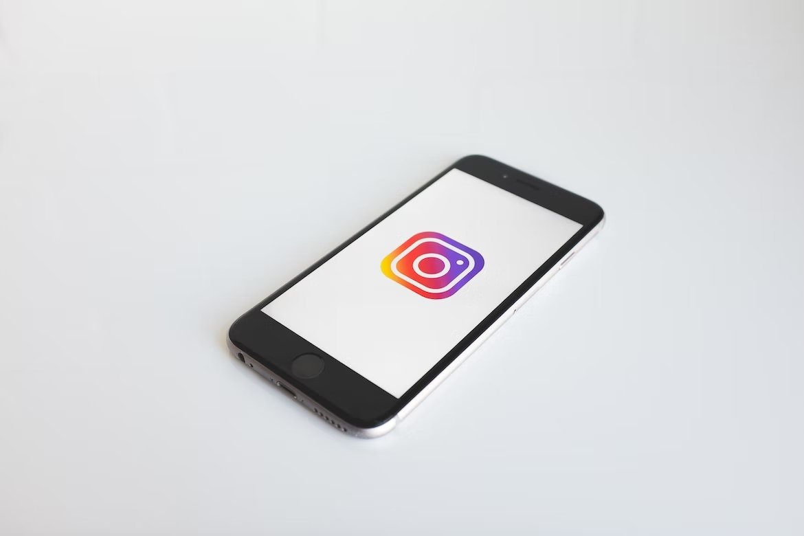 logo do Instagram em smartphone