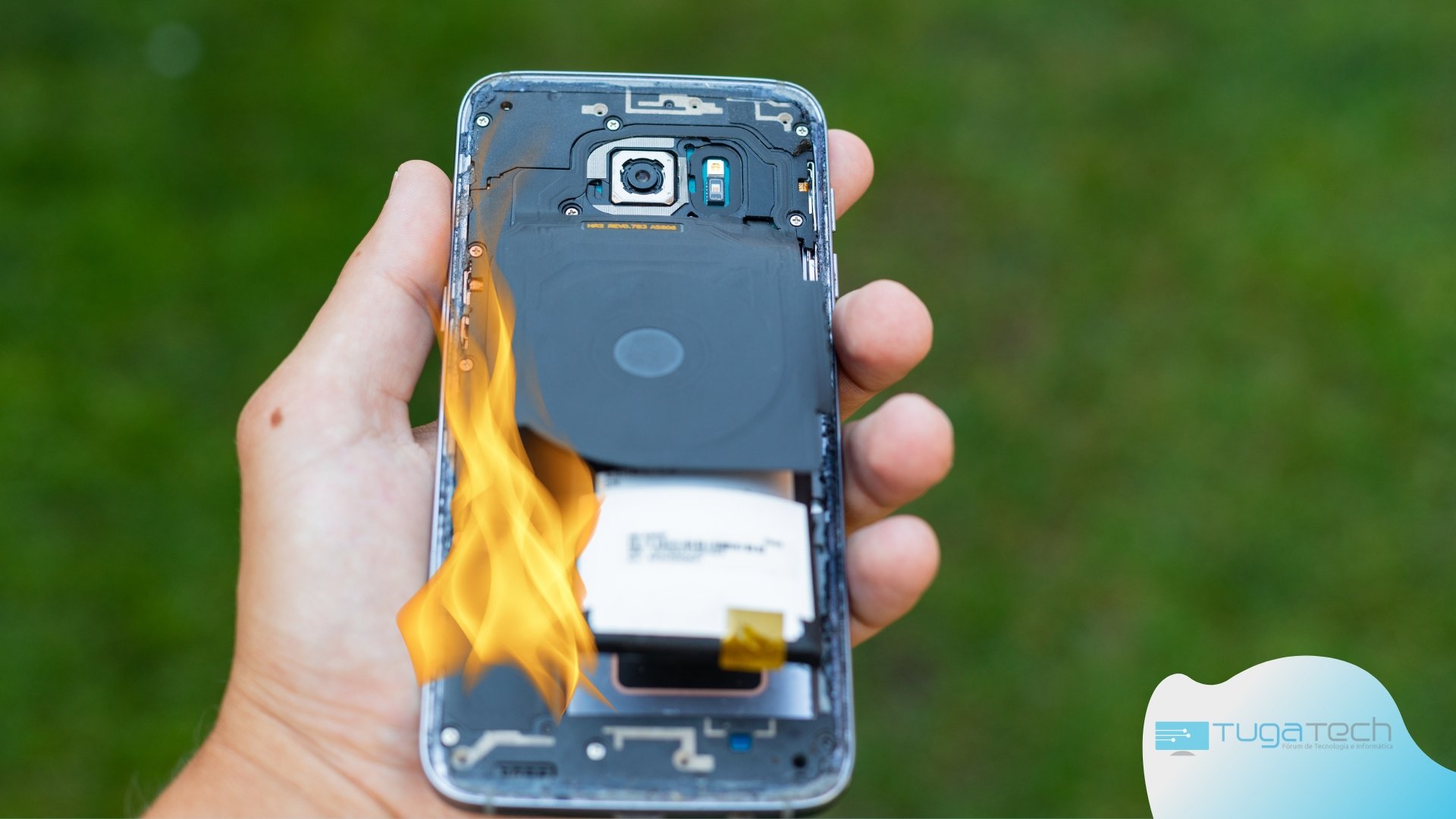 smartphone com bateria em fogo
