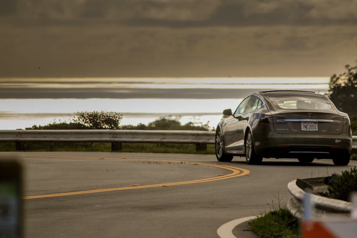 Tesla sobre a estrada