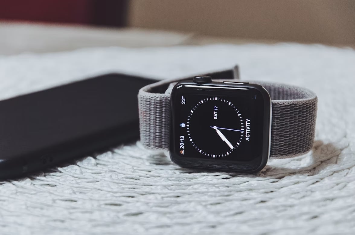 Apple Watch sobre uma mesa