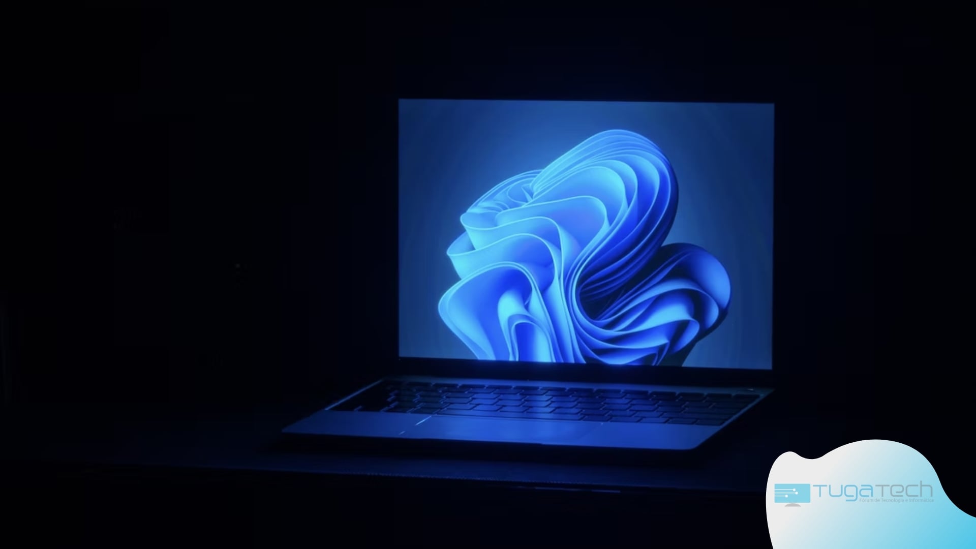 Computador Windows com o ecrã ligado